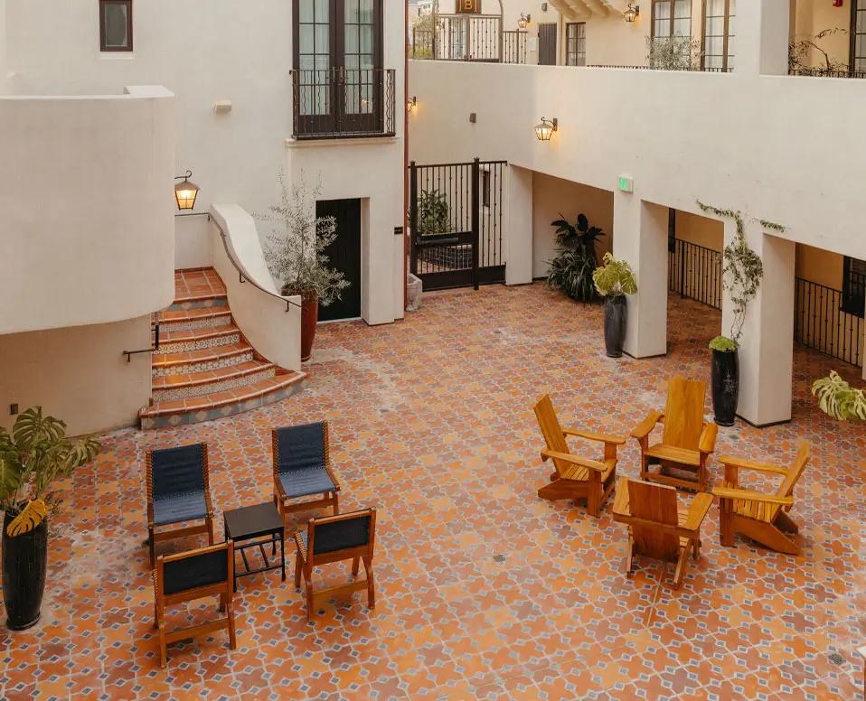 Hotel San Buena Courtyard Building